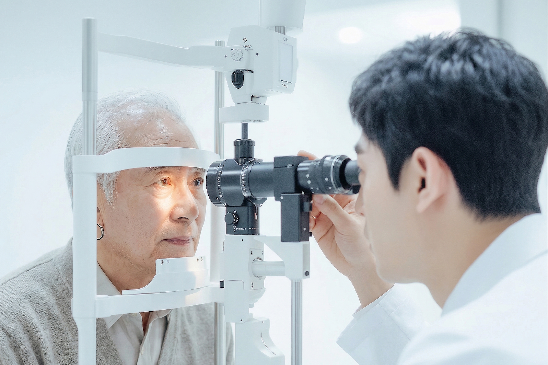 광주백내장 수술 전 꼭 알아야 할 5가지 체크리스트와 인공수정체 선택법
